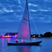Beleuchtete Boote auf dem Speicherbecken Bild 2
