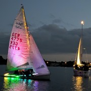 Lichtersegeln mit beleuchteten Booten Bild 9
